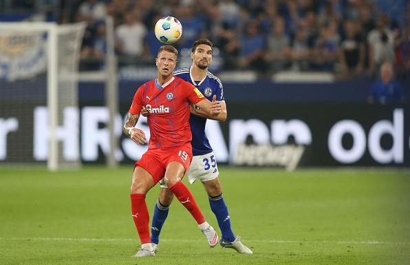 Hólmbert Fridjónsson, hier noch für Kiel gegen Schalke.