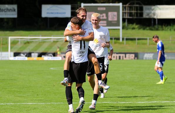 Grund zum Jubel: Bocholt schlägt Uerdingen.