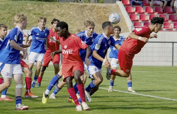 Szene aus dem U17-Spiel zwischen RWE und Schalke.