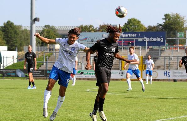 Die SSVg Velbert und der VfB Hilden begegneten sich auch bei den Einladungen zu Toren auf Augenhöhe. 