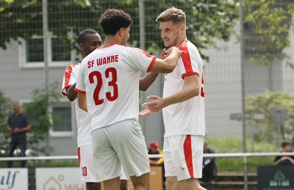 Jubelszenen mit Dominik Hanemann (rechts) wird es bei den Sportfreunden Wanne-Eickel nicht mehr geben. 