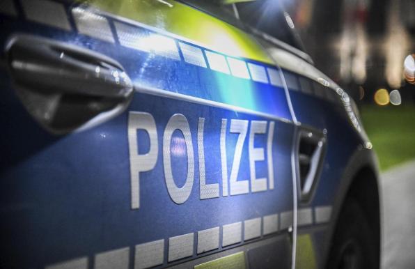 Die Polizei spricht von einem massiven Einsatz.
