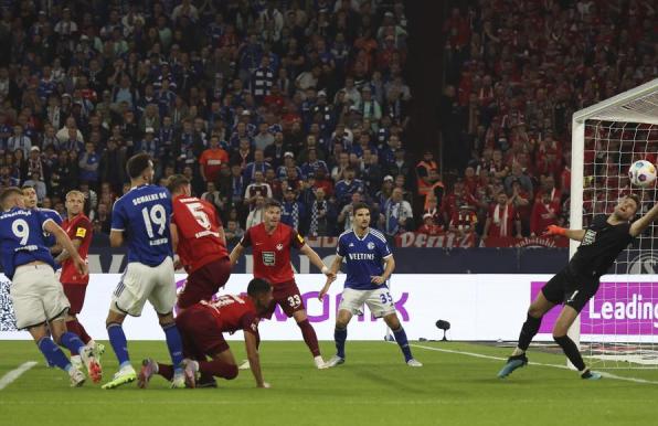 Im Vorjahr besiegte Schalke den FCK mit 3:0 - im Topspiel am Samstagabend.