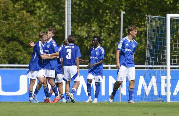 Schützenfest gegen RWO: Die U17 von Schalke 04.