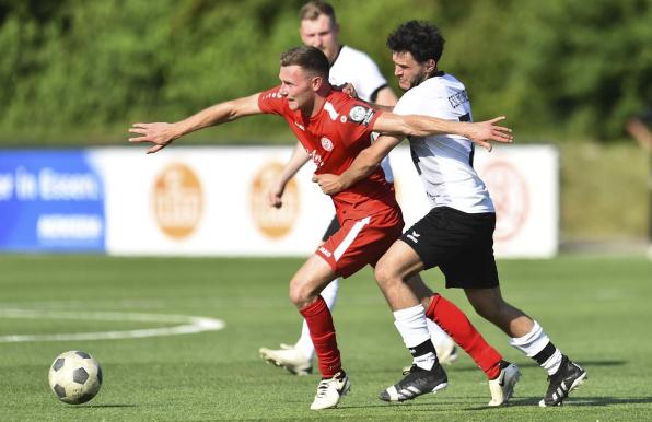 Marcel Faber (rotes Trikot) traf doppelt für RWE II. 