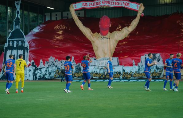 Eine Geburtstags-Choreo der Ultras der Sportfreunde Siegen. 