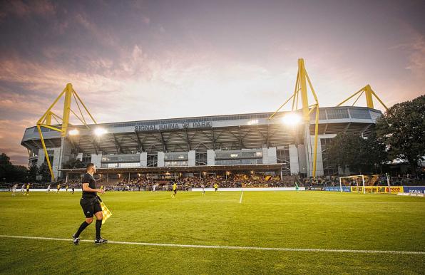 Der Rasen im Stadion "Rote Erde" wurde ausgezeichnet. 