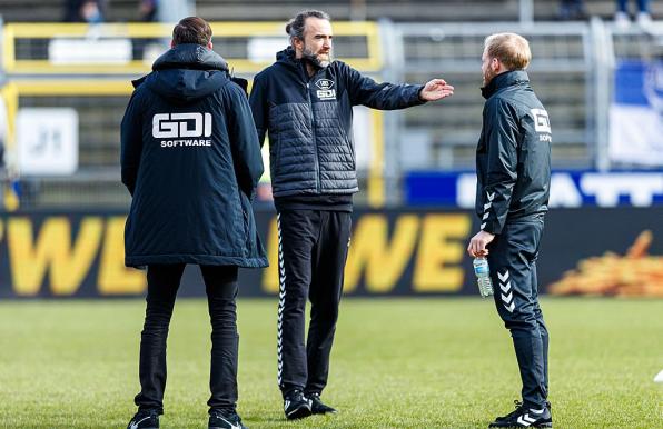 Dario Fossi (Bildmitte) ist zurück beim VfB Oldenburg.