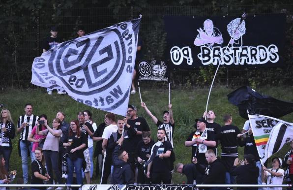 Die Wattenscheid-Fans durften in Siegen in der Nachspielzeit jubeln.