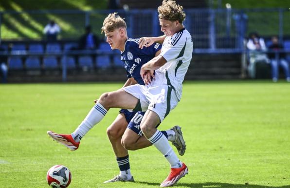 Der MSV Duisburg (blaue Trikots) verlor bei der U19 gegen den FC Schalke. 