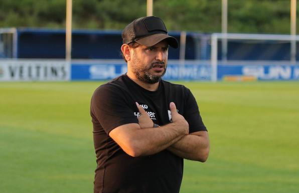 Farat Toku, Trainer des SV Rödinghausen, hat das Team auf Kurs gebracht.