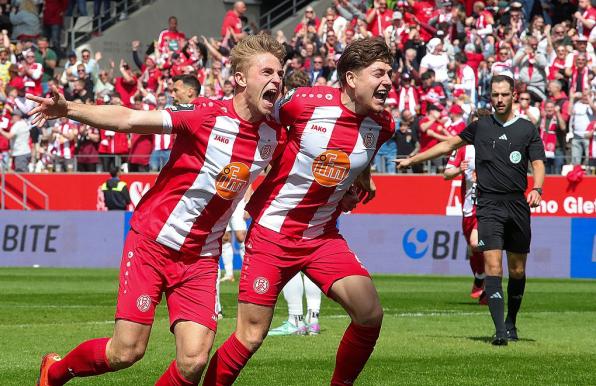 Sandro Plechaty (rechts), hier mit Cedric Harenbrock (Hansa Rostock mittlerweile), hat nach seinem RWE-Abschied einen neuen Verein gefunden.