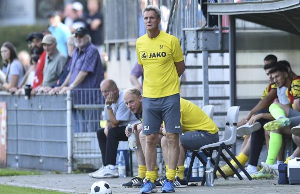 VFB-Homberg-Trainer Stefan Janßen feierte einen 2:0-Erfolg gegen die SF Niederwenigern.