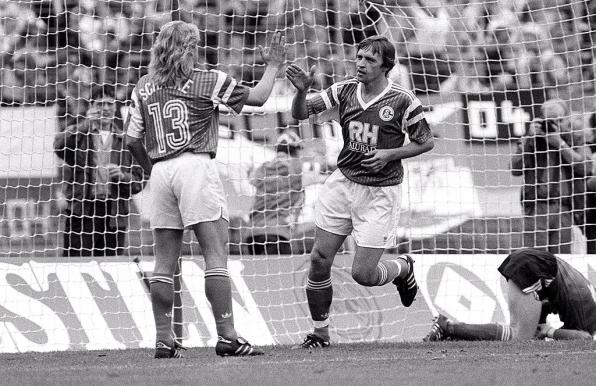 Borodjuk (rechts) und Kroninger beim Spiel zwischen Schalke und Münster im Jahr 1990. 