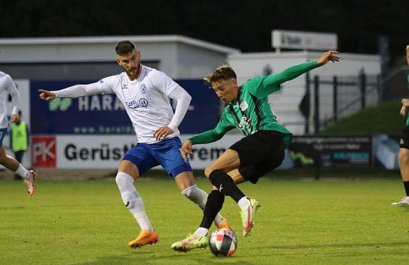 Arne Wessels (rechts) machte fünf Tore beim 7:0-Sieg der SpVg Schonnebeck.