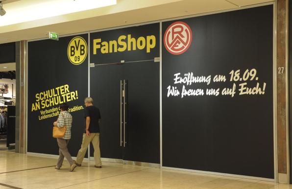 Am 18. September 2014 wurde der gemeinsame Fanshop vom BVB mit RWE eröffnet. Nun steigt RWE aus. 