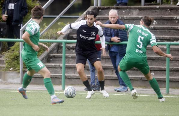 Gegen Wesel-Lackhausen war Samet Kanoglu auch von zwei Gegenspielern kaum aufzuhalten.