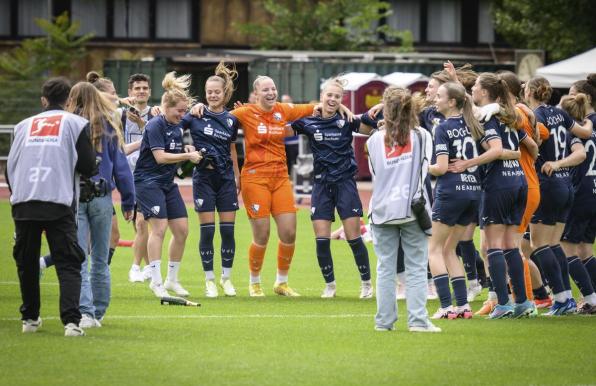 Die Frauen des VfL Bochum jubeln - hier über den Relegationssieg gegen Mainz 05.