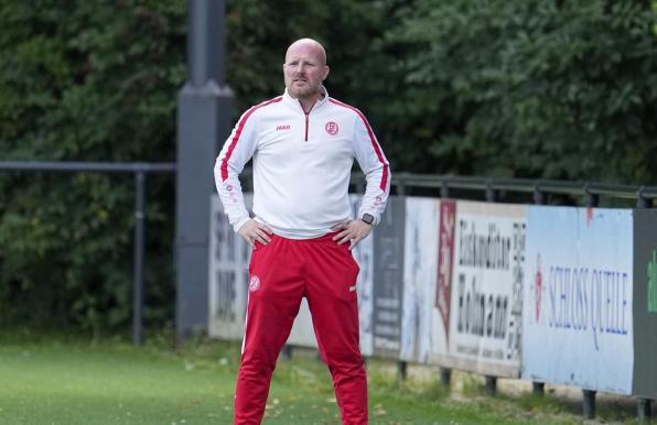 Stefan Lorenz, hat die Spitzen seines Trainerkollegen Ayhan Kirlangic mit Humor genommen.