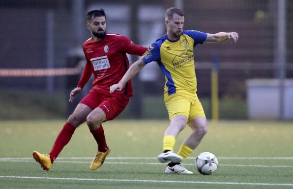 Steele (rote Trikots) unterlag in der Landesliga bei BG Überruhr. 