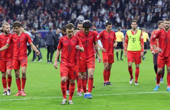 3:3 in Frankfurt: Enttäuschte Bayern-Stars.