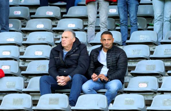 Oliver Adler (links) und Sunay Acar saßen beim 5:1-Sieg der Bocholter in Wuppertal auf der Tribüne.