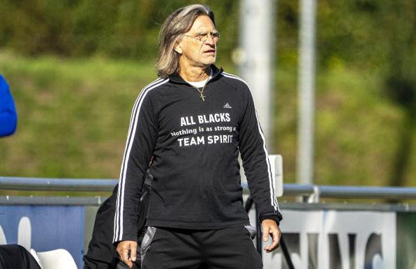 Norbert Elgert, Trainer der U19 des FC Schalke.