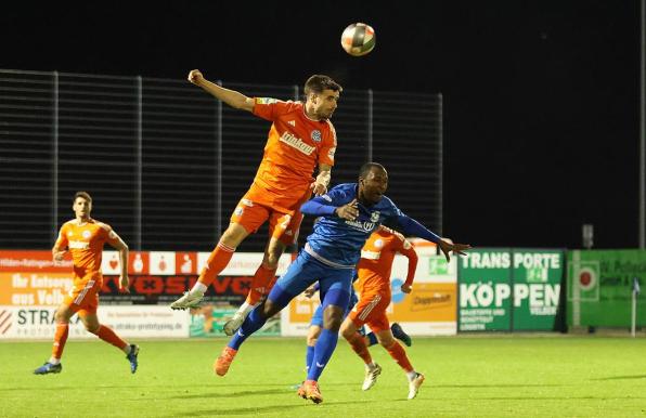 Der MSV Duisburg, hier Moritz Montag (Nummer zwei) hatte gegen die SSVg Velbert die Nase vorne. 