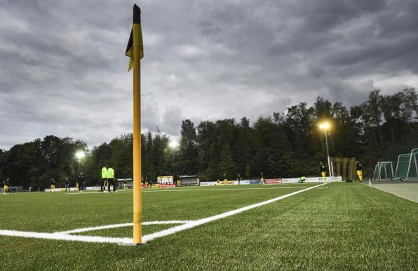 Unter Flutlicht holte Niederwenigern ein 0:2 auf.