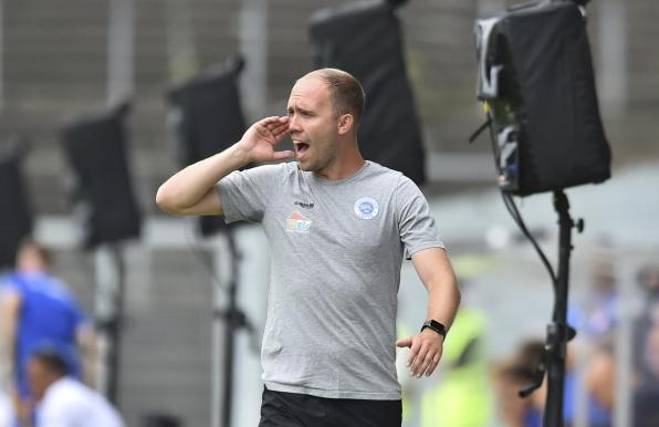 Fabian Lübbers steht mit seiner Sportfreunde-Lotte-Mannschaft auf Rang eins der Regionalliga West.