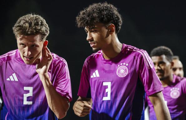 Tim Oermann (l) durfte für die U21 über 90 Minuten ran.