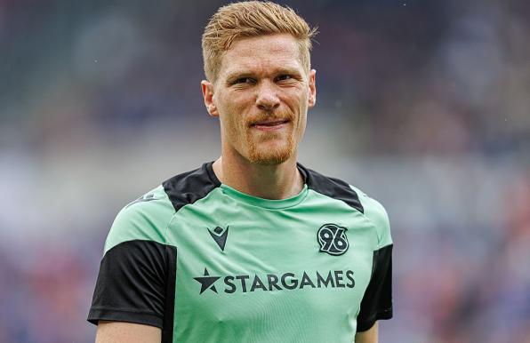 Hannover 96 muss gegen den FC Schalke auf Abwehrchef Marcel Halstenberg verzichten. 