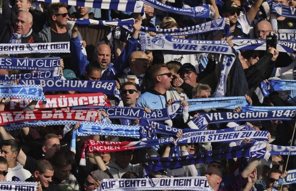 Fans des VfL Bochum im Ruhrstadion.