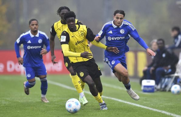 Umkämpftes U19-Derby zwischen Borussia Dortmund und Schalke 04.