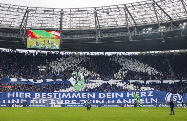 Beeindruckende Auswärts-Choreogafie der Schalke-Fans in Hannover.