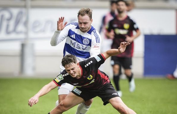 Der MSV Duisburg besiegte den 1. FC Düren mit 1:0.