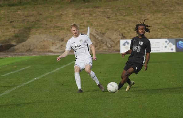 Der ETB SW Essen (weiße Trikots) verlor das Topspiel gegen den VfB Hilden. 