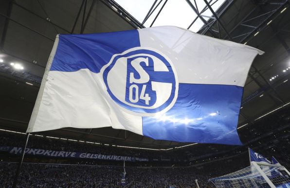 Schalke 04 bezieht klar Stellung gegen Rassismus und macht X Vorwürfe.