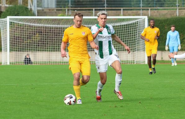 Noah Pesch (rechts) ist der beste Torjäger der Regionalliga West.