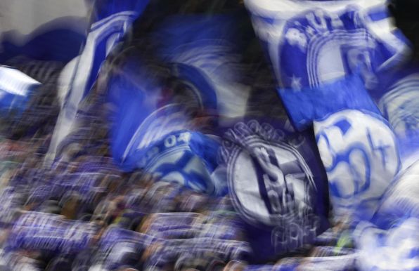 Viele Schalke-Fans sind von einem "organisatorischen Fehler" des SSV Ulm betroffen.