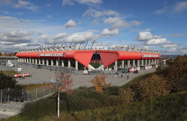 Der SSV Jahn Regensburg sucht ab sofort einen neuen Cheftrainer.