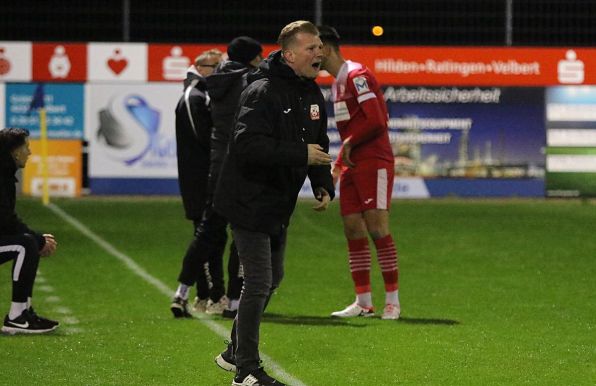 RWA-Trainer Björn Joppe war nach der 1:3-Niederlage gegen Bochums U21 außer sich.