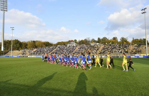 Das erste Revierderby der Frauen fand im ausverkauften Parkstadion statt.