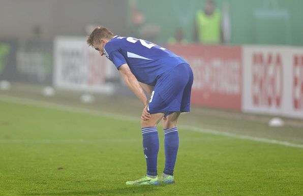 Bilder sagen mehr als Worte. Große Enttäuschung bei Tobias Mohr und dem FC Schalke 04. 