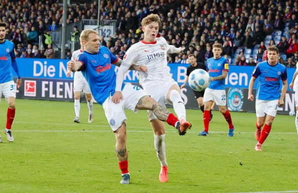 Holstein Kiel feiert gegen Heidenheim den ersten Bundesligasieg.