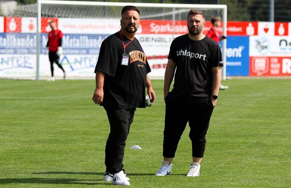 Neu-Trainer Bülent Kara (links) neben Ex-Trainer Sebastian Tyrala (rechts).