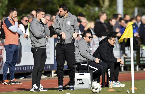 Wattenscheids Trainerteam Christopher Pache (rechts) und Alexander Schlüter hat vier Spiele in Serie verloren.