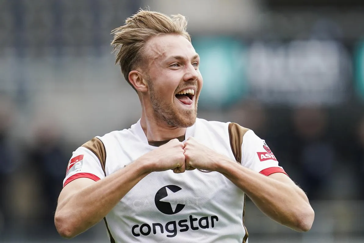 Kandidat beim VfL Bochum? St. Pauli-Sportchef äußert sich zur Zukunft von Lukas  Daschner | RevierSport